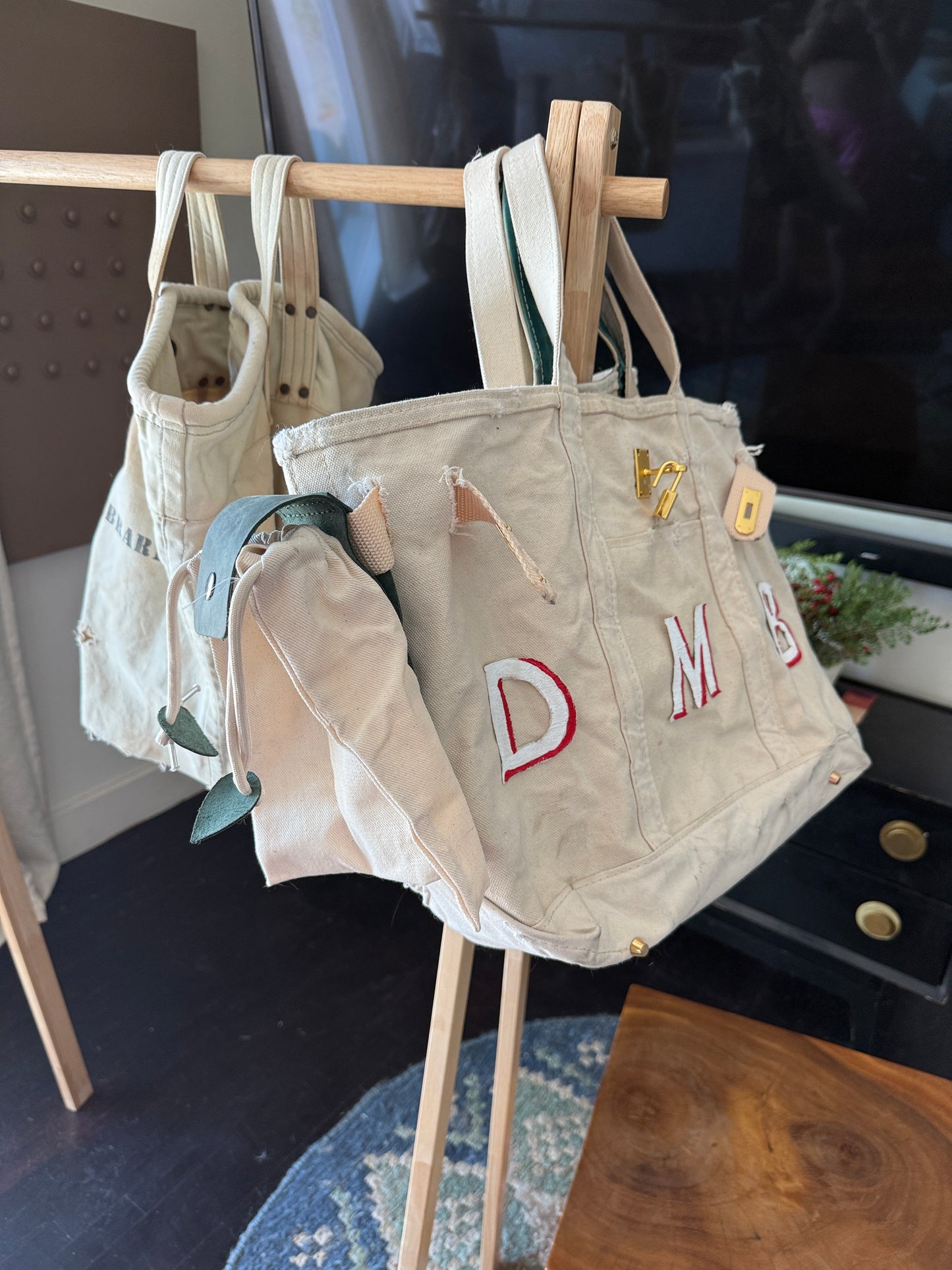 THE BOAT-YARD | THE DISTRESSED LINEMAN